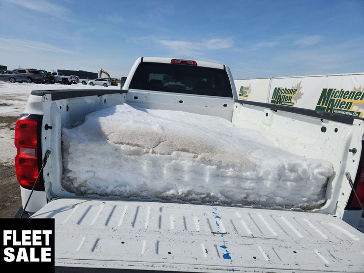 2015-chevrolet-silverado-3500hd-image-10