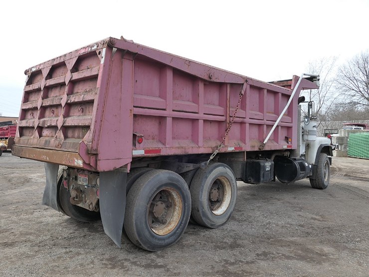 1990-mack-rd690s-image-2