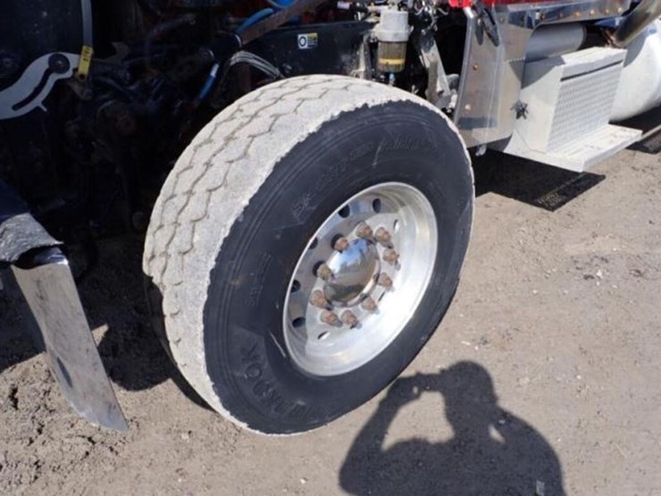 2014-peterbilt-389-image-40