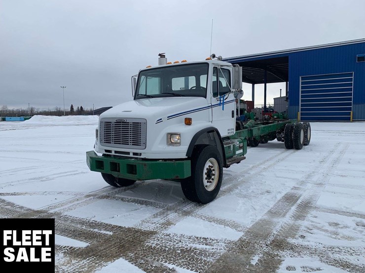 2003-freightliner-fl106-image-1