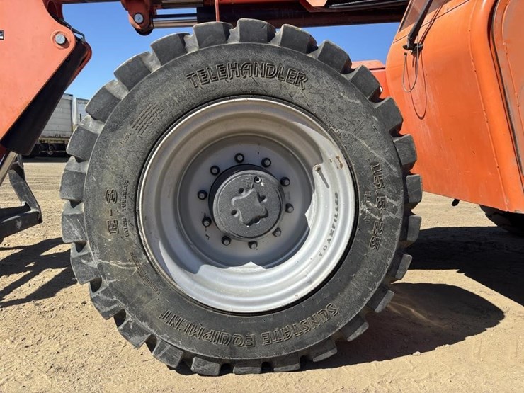 2014-jlg-8042-image-23