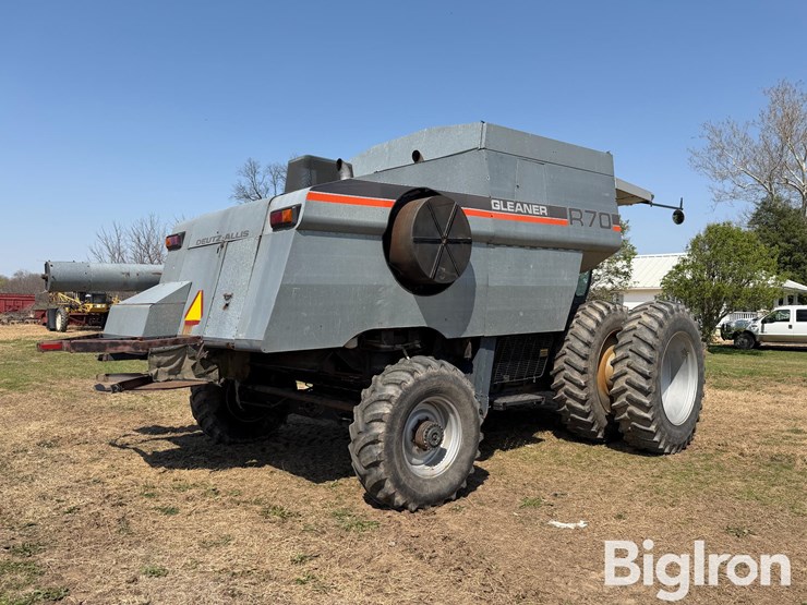 1990-gleaner-r70-image-5