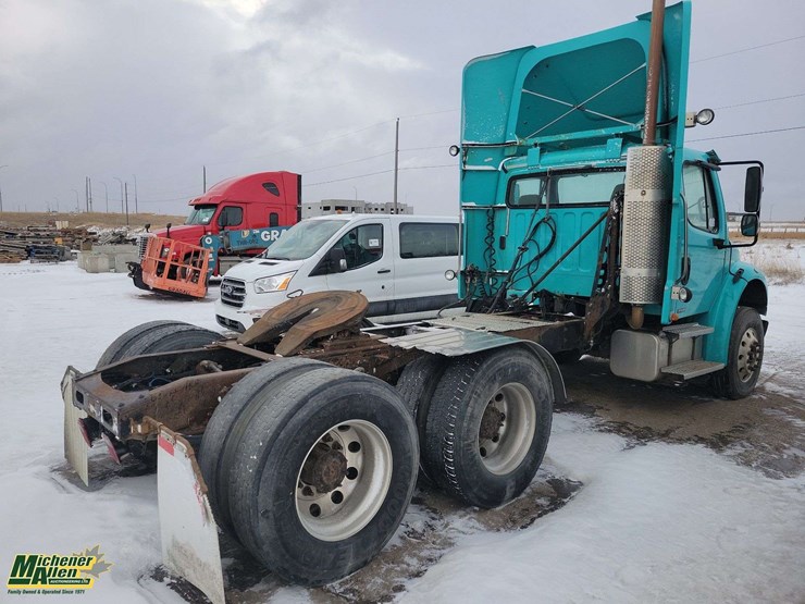 2008-freightliner-m2-106-image-4