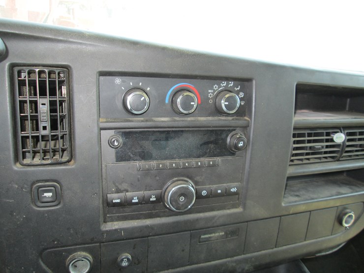 2012-chevrolet-express-g1500-image-30