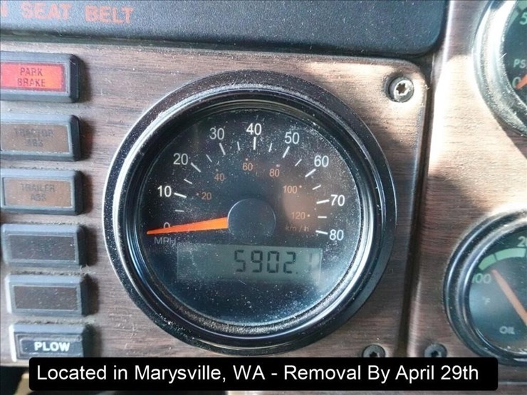 2000-freightliner-fld120-image-21