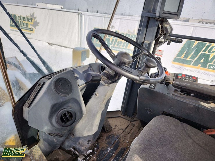 2013-deere-644k-image-14