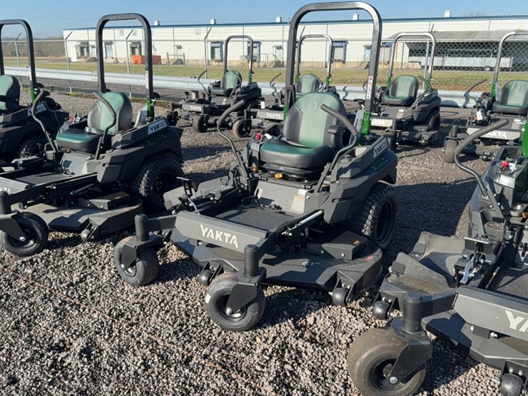 #4032-•-yakta-yxr-320-zero-turn-mower-image-1