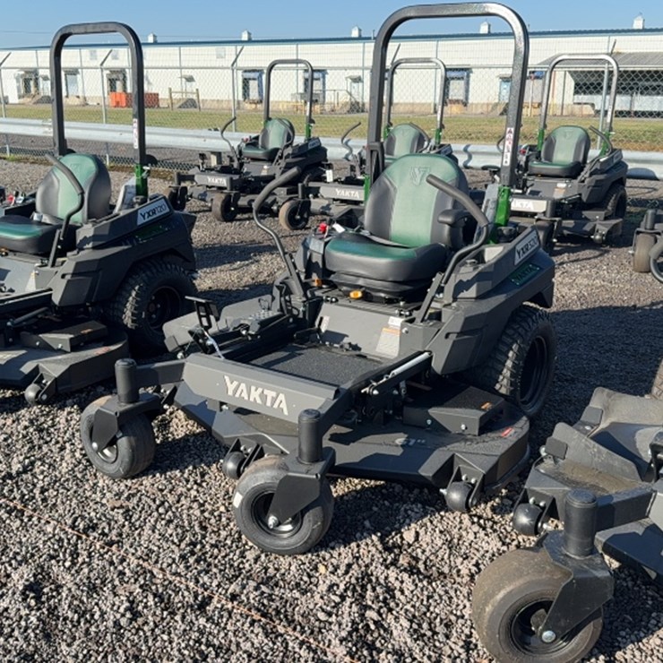 #4032 • YAKTA YXR 320 ZERO TURN MOWER