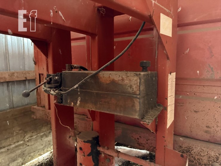 massey-14ft-gooseneck-grain-box-trailer-image-15