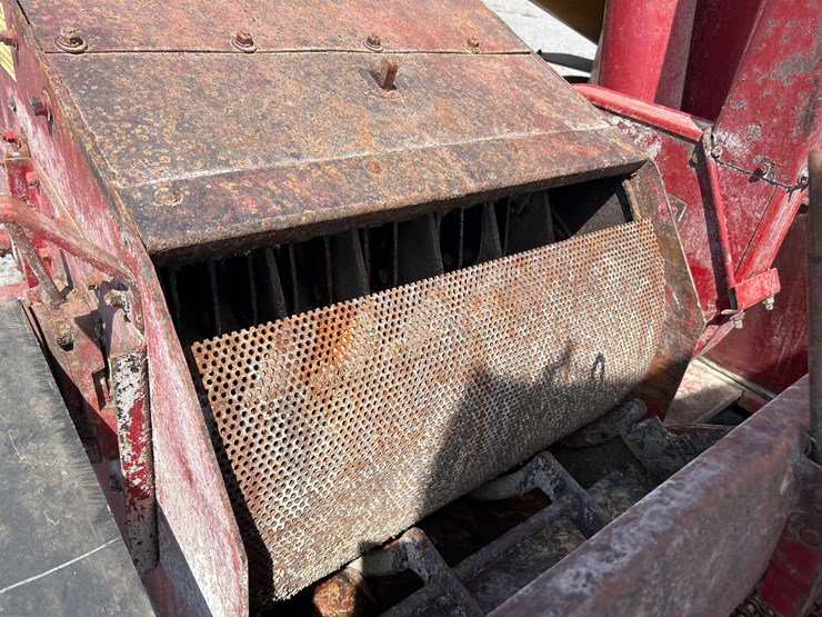 new-holland-359-image-10