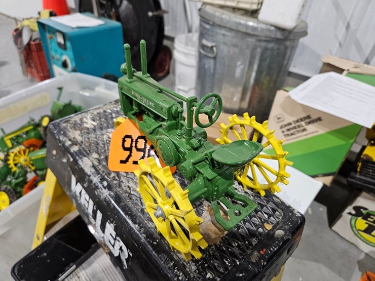 #994-•-john-deere-model-g-1/16-die-cast-toy-tractor-image-2