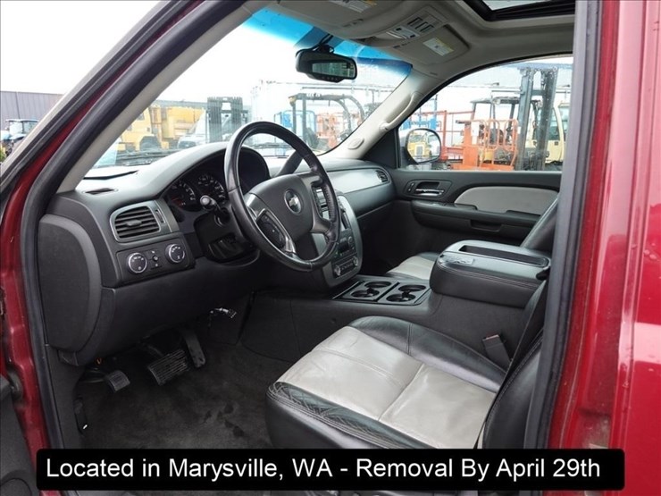 2007-chevrolet-suburban-image-8