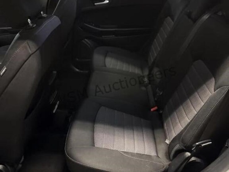 2018-ford-edge-se-image-24