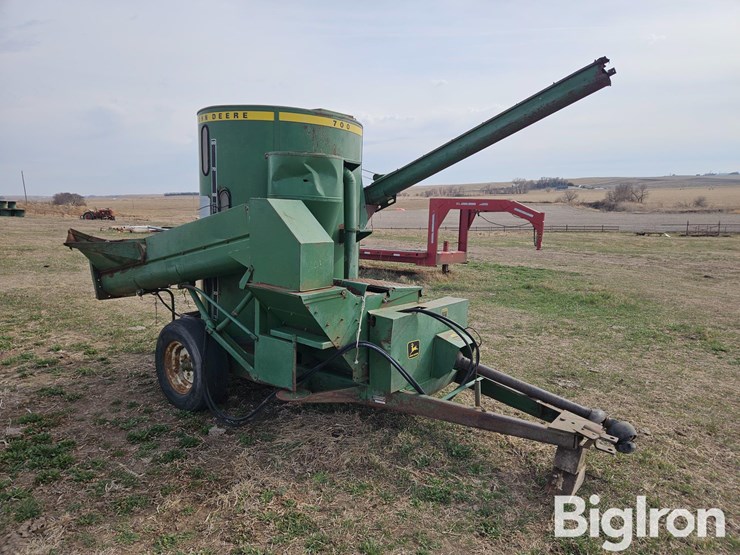 john-deere-700-image-3