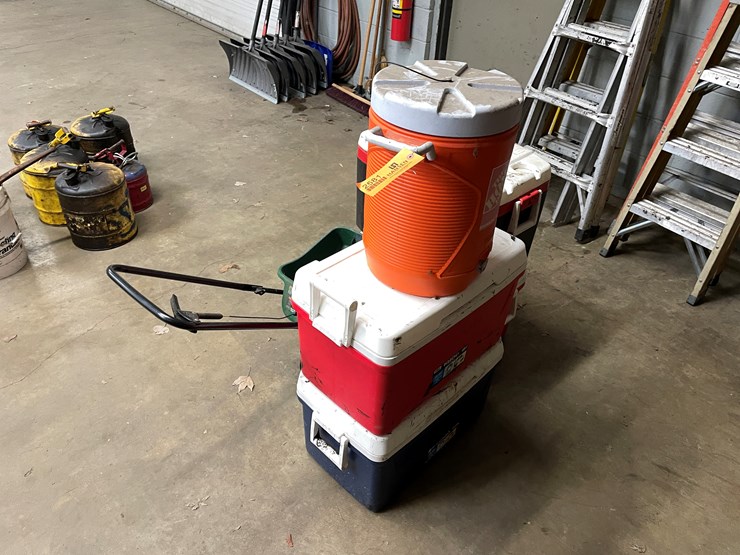 #2581-•-seed-spreader-and-coolers-(columbia-heights,-mn)-image-2