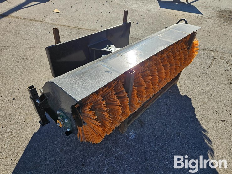 2025-massey-ferguson-730-image-3