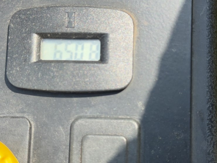 #4063-•-john-deere-eztrak-zero-turn-mower-image-14