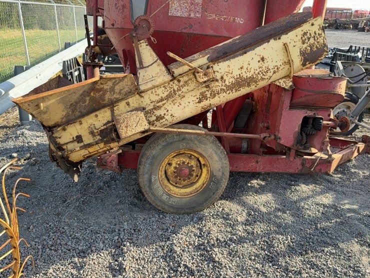 new-holland-352-image-4