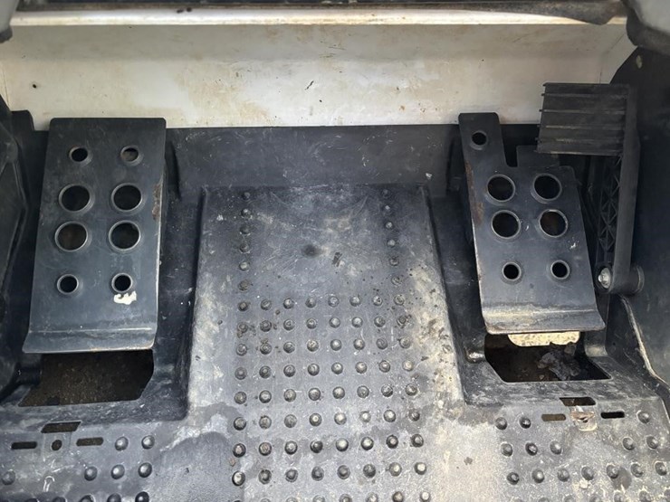 2019-bobcat-t590-image-30