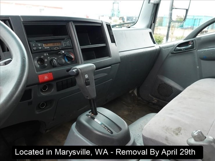 2016-isuzu-nqr-image-7