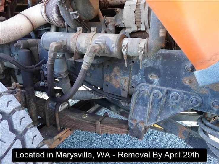 2001-freightliner-fld120-image-8