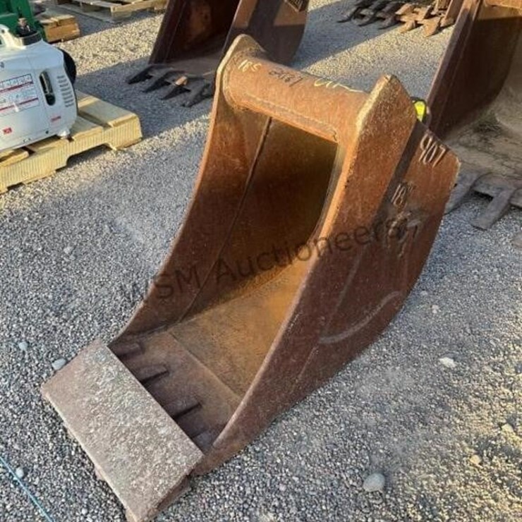 18IN EXCAVATOR BUCKET