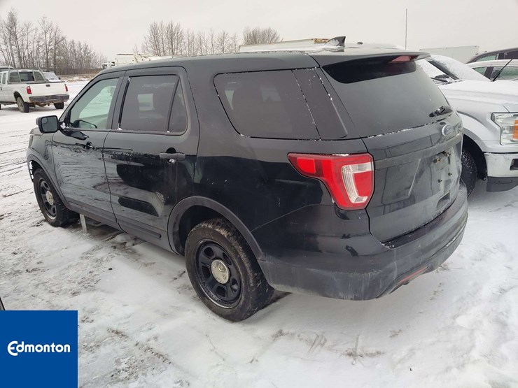 2017-ford-explorer-image-2