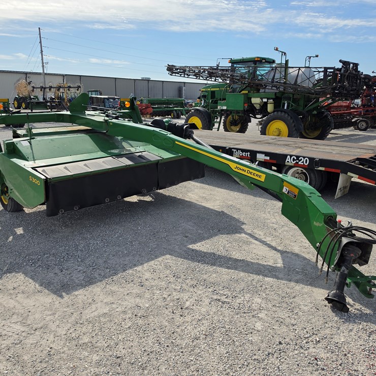 2022 JOHN DEERE S300