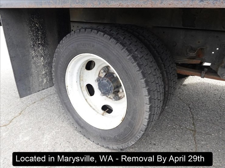 2017-isuzu-nqr-image-5