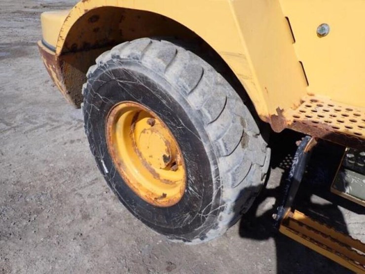 2011-deere-304j-image-45