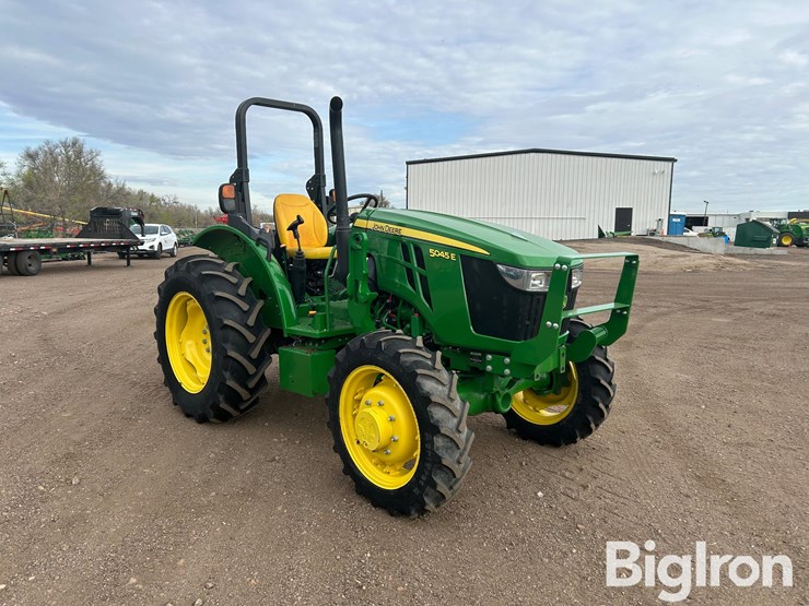 2022-john-deere-5045e-image-3