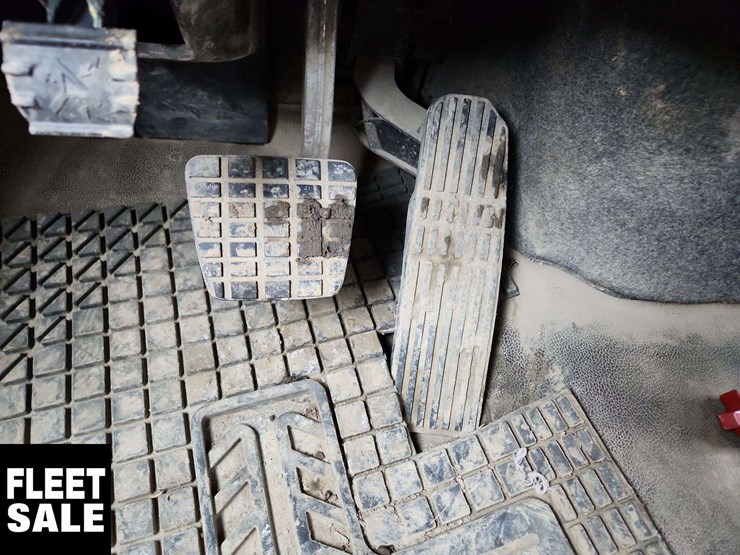 2018-freightliner-m2-106-image-14