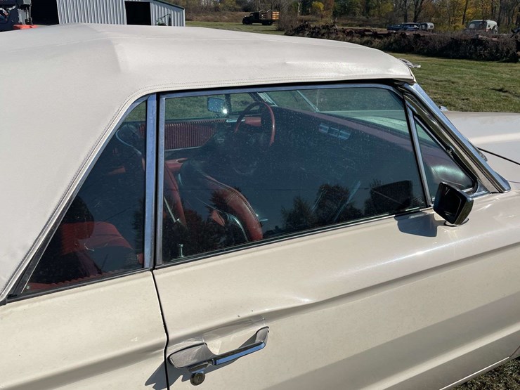 1965-ford-thunderbird-image-25