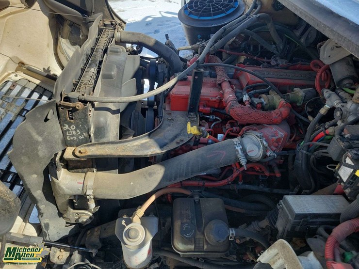 2015-freightliner-m2-106-image-30