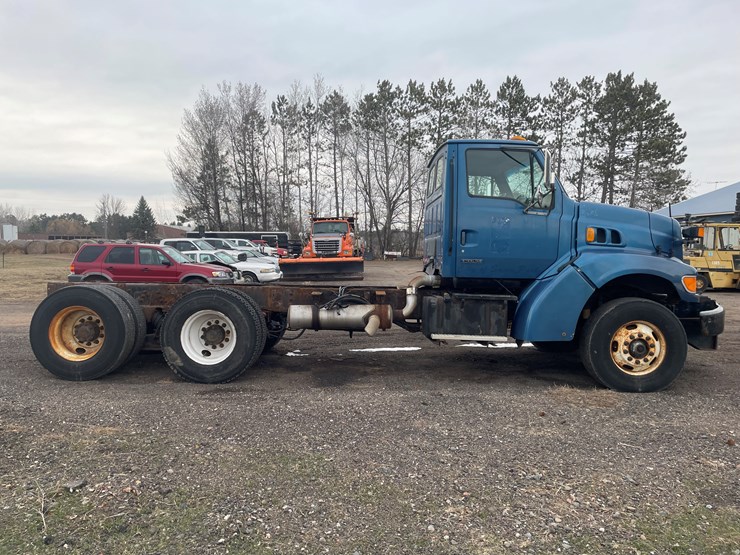 #242-•-2000-sterling-truck-tractor-(has-mn-title)-(mora,-mn)-image-6