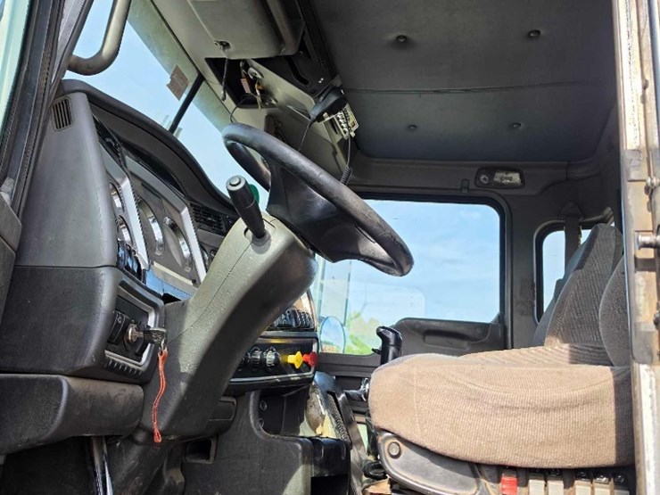 2010-kenworth-t800-image-12