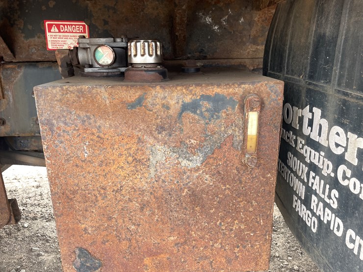 #212-•-2005-sterling-dump-truck-(has-mn-title)-(mora,-mn)-image-20