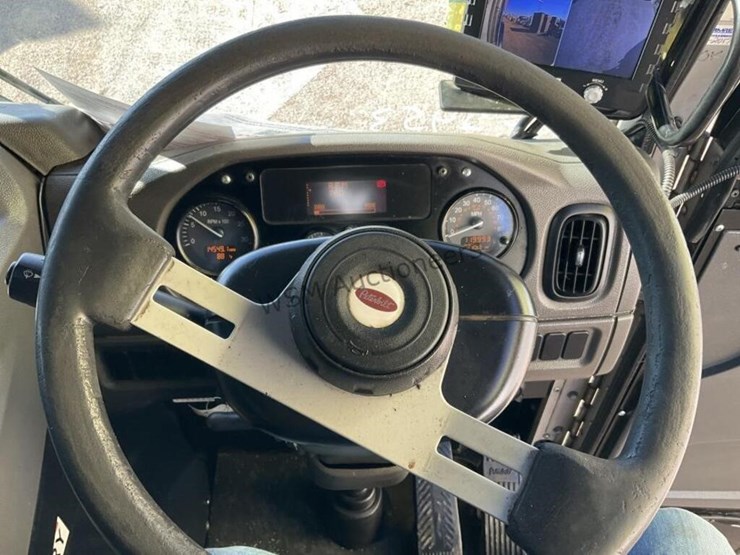 2018-peterbilt-520-image-22