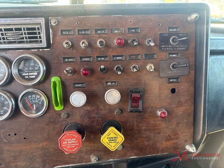 1987-peterbilt-377-image-16