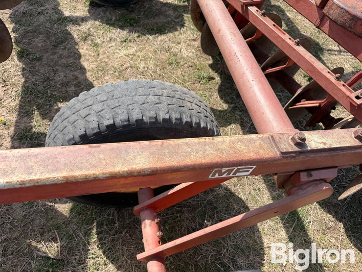 massey-ferguson-520-image-17