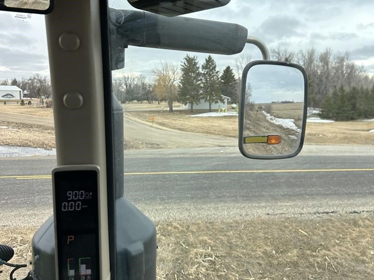 2014-john-deere-8320r-image-70