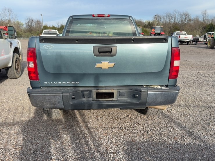 #4019-•-2009-chevy-silverado-pickup-truck-image-8