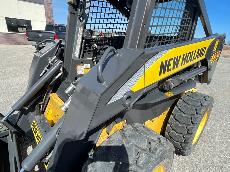 new-holland-l170-image-15