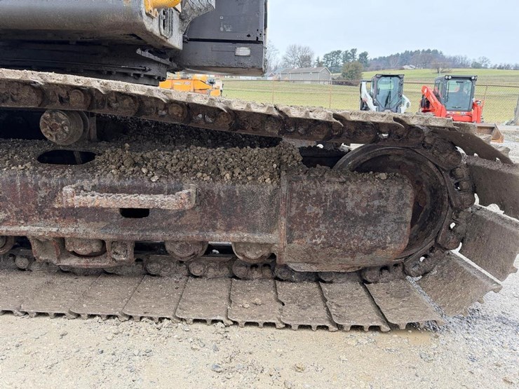 2015-volvo-ec220dlr-image-17