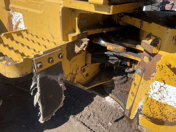 2008-caterpillar-553-image-22