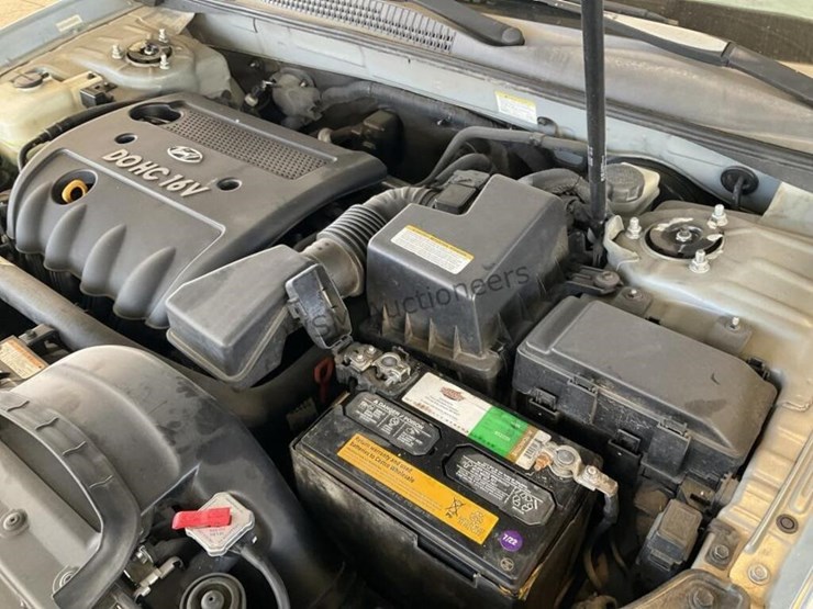 2008-hyundai-sonata-gls-sdn-image-11