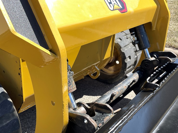 2019-caterpillar-259d3-image-19