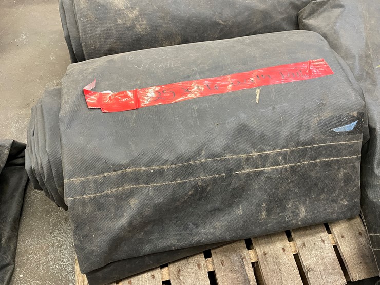#2570-•-pallet-of-used-tarps-(columbia-heights,-mn)-image-4