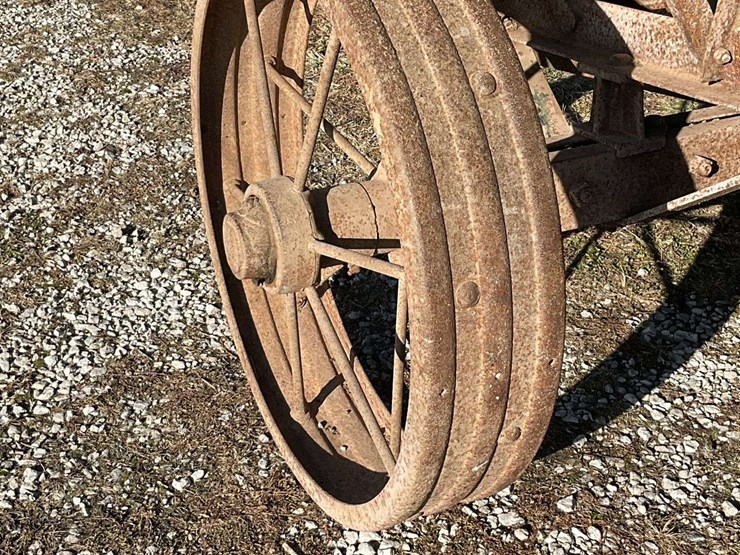 john-deere-threshing-machine-with-hart-feeder-image-37