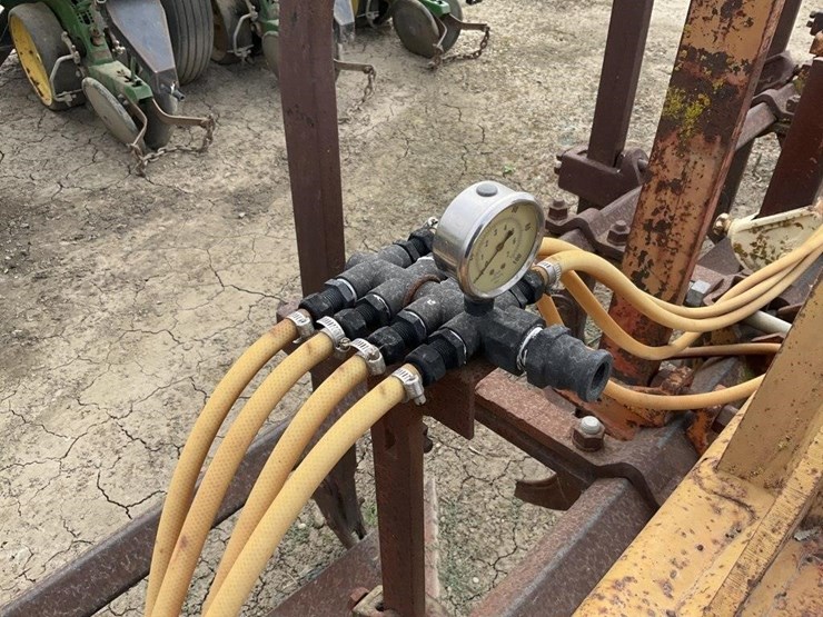 custom-3-pt-8-row-30"-cultivator-image-11